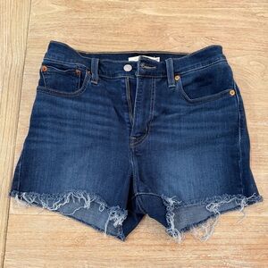 NEVER WORN Levi’s Women’s Size 28 High Rise Shorts with Frayed Hem